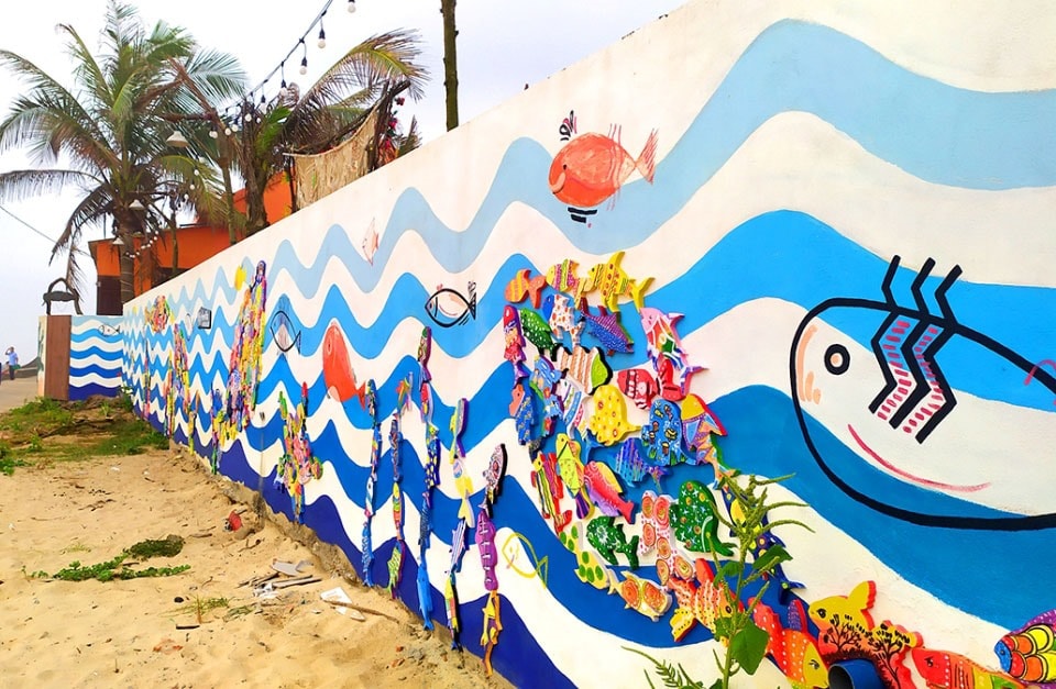 The murals also depicts the crafts, the peacefulness and simple warmhearted people in the village.