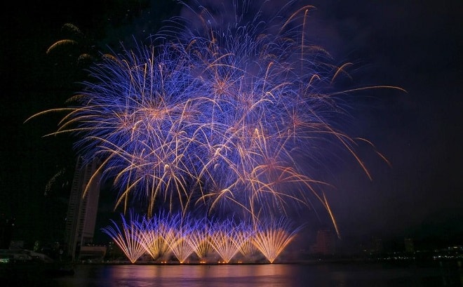 Màn trình diễn pháo hoa của đội JoHo Pyro - Phần Lan.