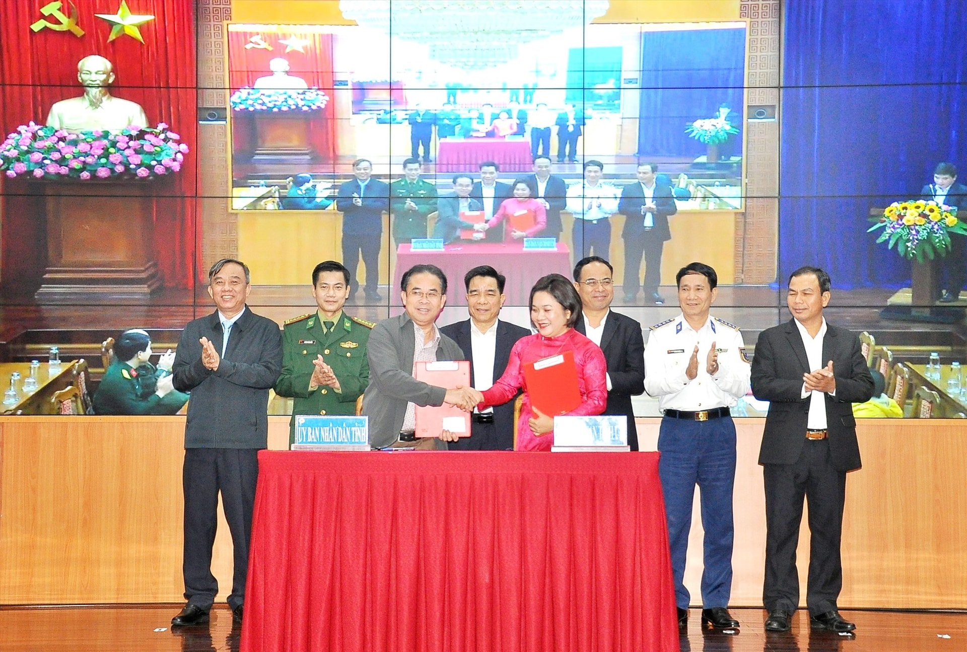 Ban Dân vận Tỉnh ủy ký chương trình phối hợp với UBND tỉnh và các đơn vị về thực hiện công tác dân vận năm 2023. Ảnh: V.A