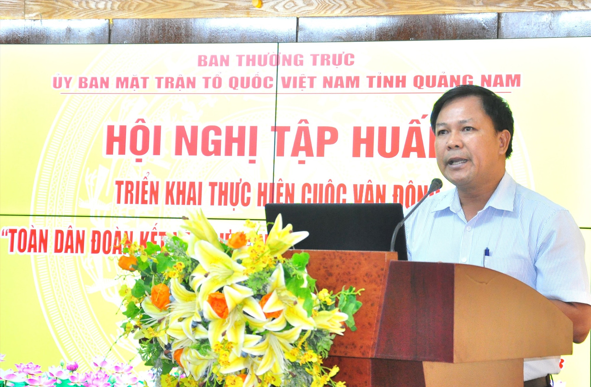Ông Mai Ký - Trưởng phòng Xây dựng nếp sống văn hoá và gia đình (Sở VH-TT&DL) trình bày chuyên đề về