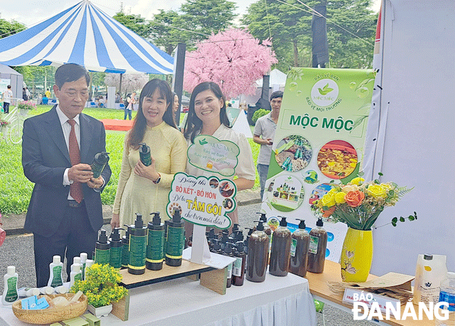 Sản phẩm thảo dược chăm sóc sức khỏe Mộc Mộc được giới thiệu đưa vào hệ thống phân phối thương mại. Ảnh: H.H
