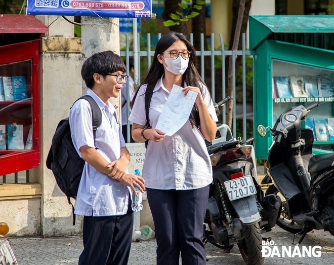 Đối với khối tự nhiên, nhiều thí sinh cho biết đề dài nhưng không đánh đố học sinh.