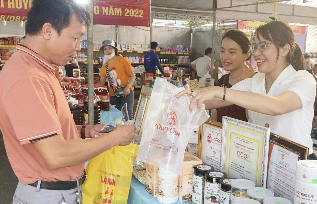 Sản phẩm Hợp tác xã Nông nghiệp xanh Duy Oanh được khách hàng ưa chuộng tại các hội chợ. Ảnh: K.L