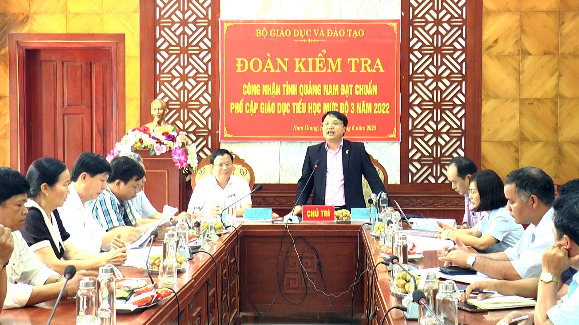 Đoàn công tác của Bộ giáo dục và Đào tạo kiểm tra công tác phổ cập giáo dục Tiểu học mức độ 3 tại huyện Nam Giang.