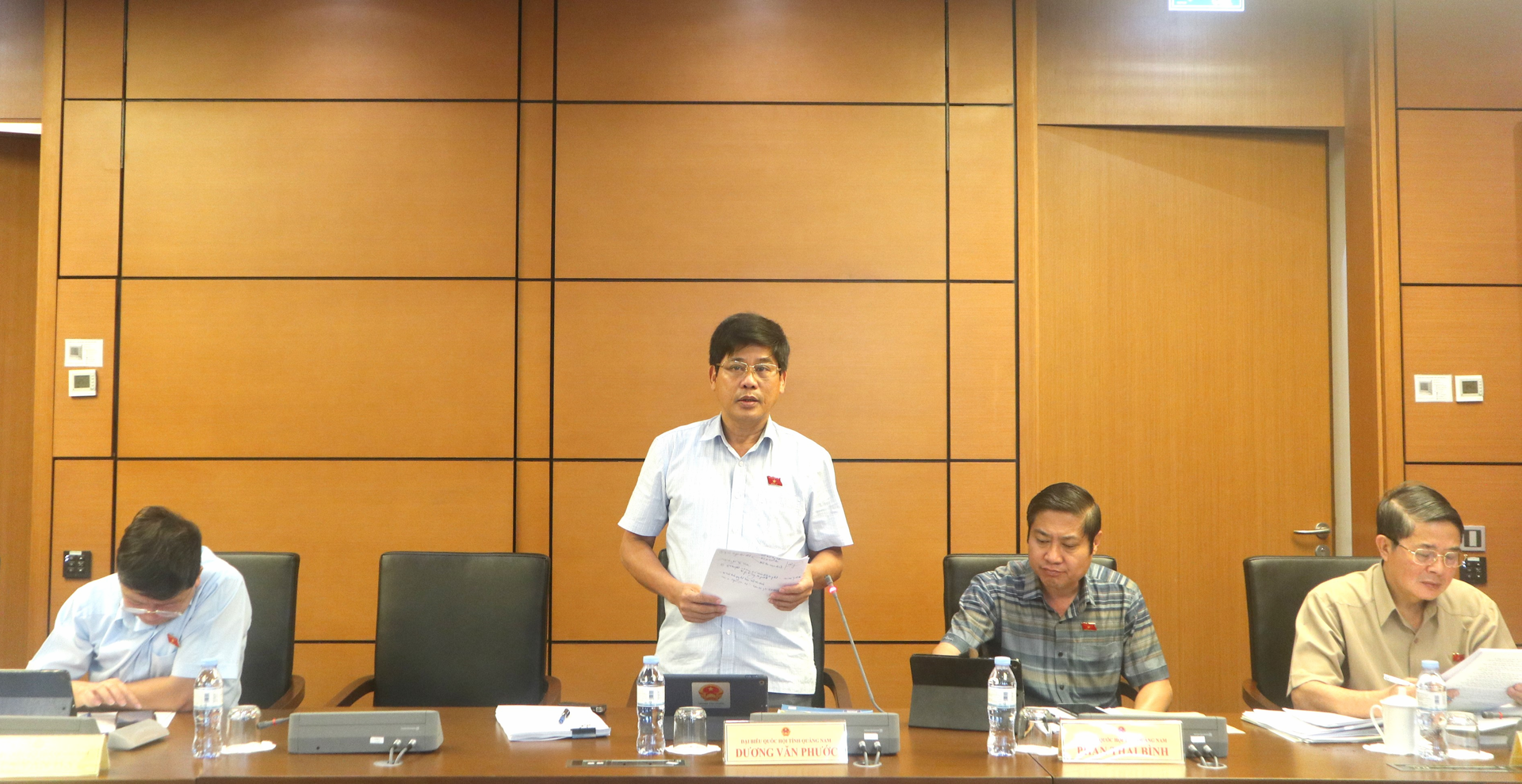 Đại biểu Dương Văn Phước - Phó Trưởng đoàn Đại biểu Quốc hội tỉnh Quảng Namphát biểu thảo luận