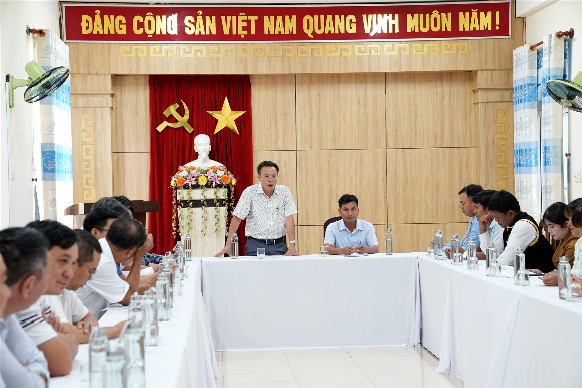 Ông Lê Văn Nhi - Tổng Biên tập Báo Quảng Nam phát biểu tại buổi làm việc. Ảnh: H.Q
