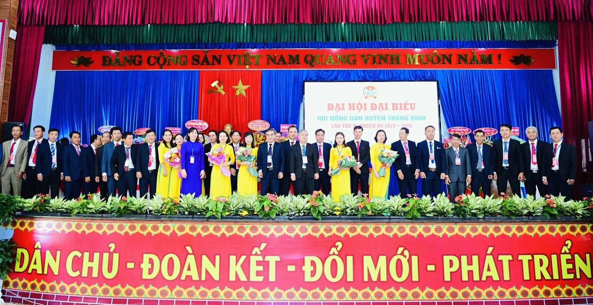 Ban chấp hành Hội nông dân huyện Thăng Bình nhiệm kỳ 2023-2028 ra mắt đại hội.