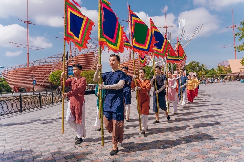 After ‘Tay Bac love market’, VinWonders Nam Hoi An will introduce other cultural events in Vietnam. Namely, the programme ‘Heritages in coastal regions’ will take place on June 10-11, presenting folk beauties and showing art performances that have been recognised by UNESCO and coastal intangible heritages.