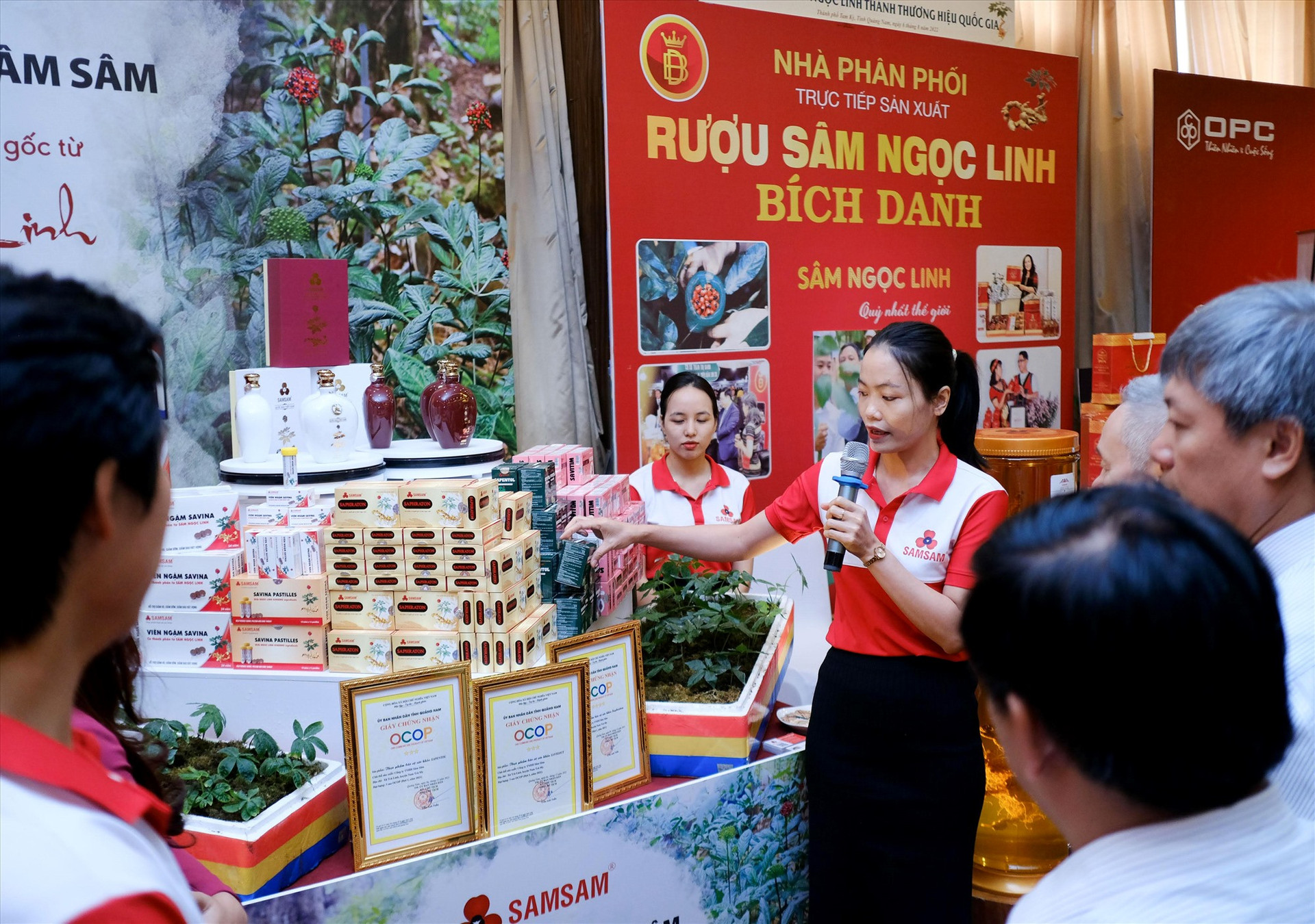 Thực phẩm bảo vệ sức khỏe Saphraton của Công ty TNHH Sâm Sâm (xã Trà Linh, Nam Trà My) đạt chuẩn OCOP 4 sao. Ảnh: Q.Đ
