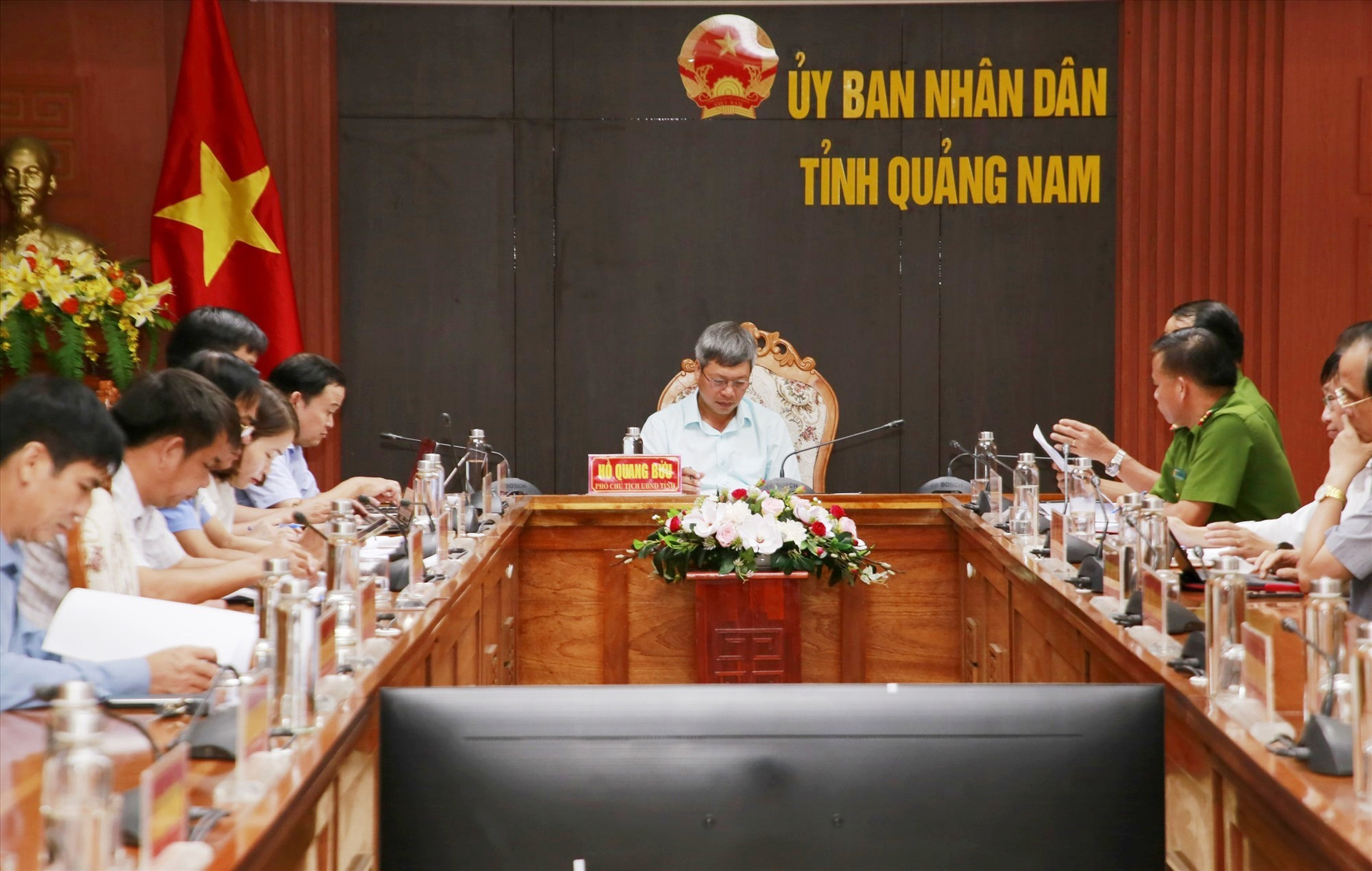 Phó Chủ tịch UBND tỉnh Hồ Quang Bửu chủ trì buổi làm việc. Ảnh: C.Đ