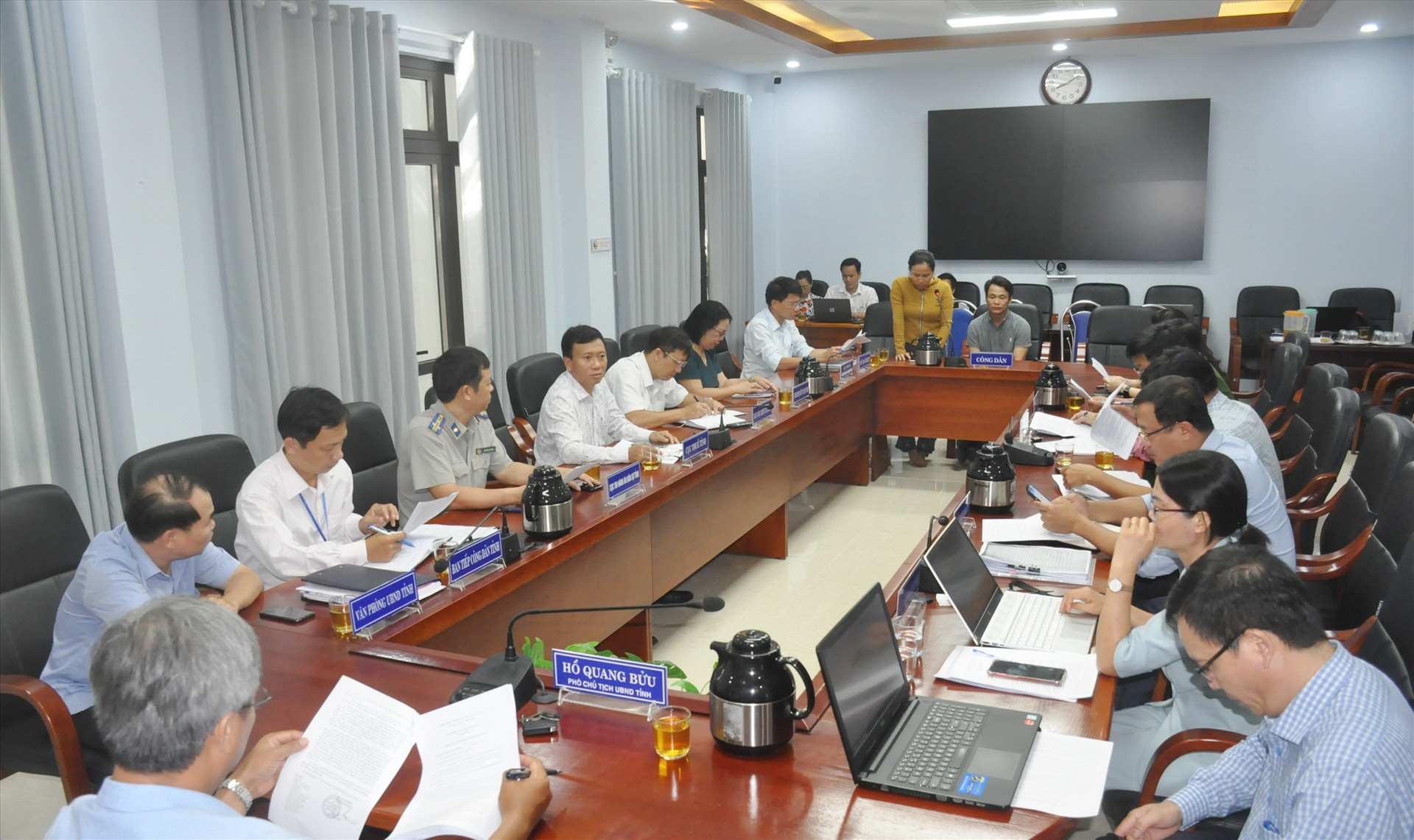 Phó Chủ tịch UBND tỉnh Hồ Quang Bửu chủ trì buổi tiếp công dân sáng nay 20/6. Ảnh: N.Đ