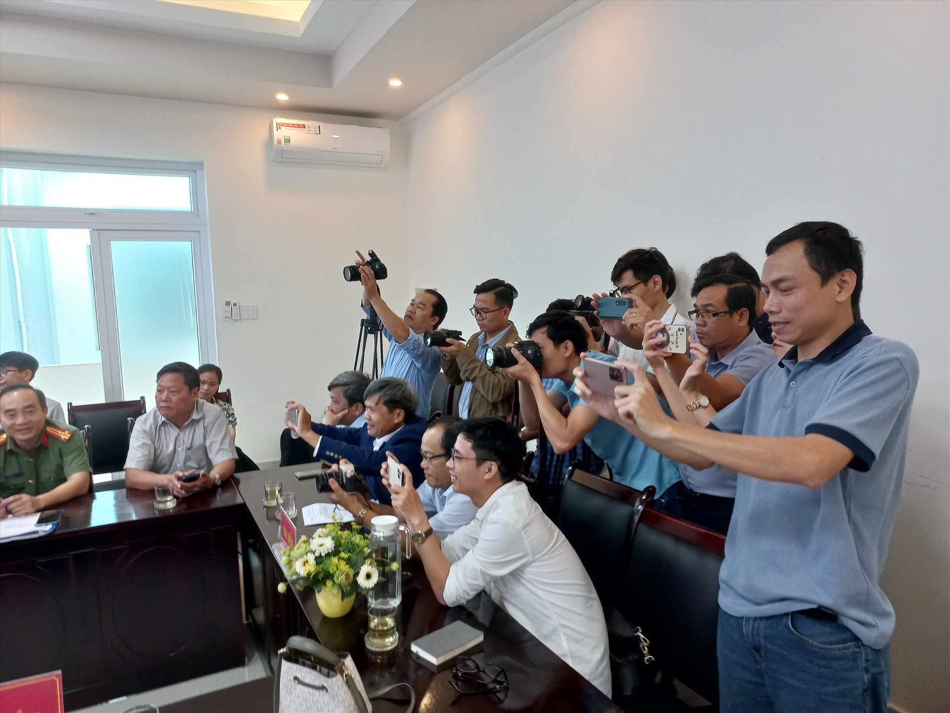 Đội ngũ người làm báo tác nghiệp trong một sự kiện  ở Quảng Nam. Ảnh: L.VŨ