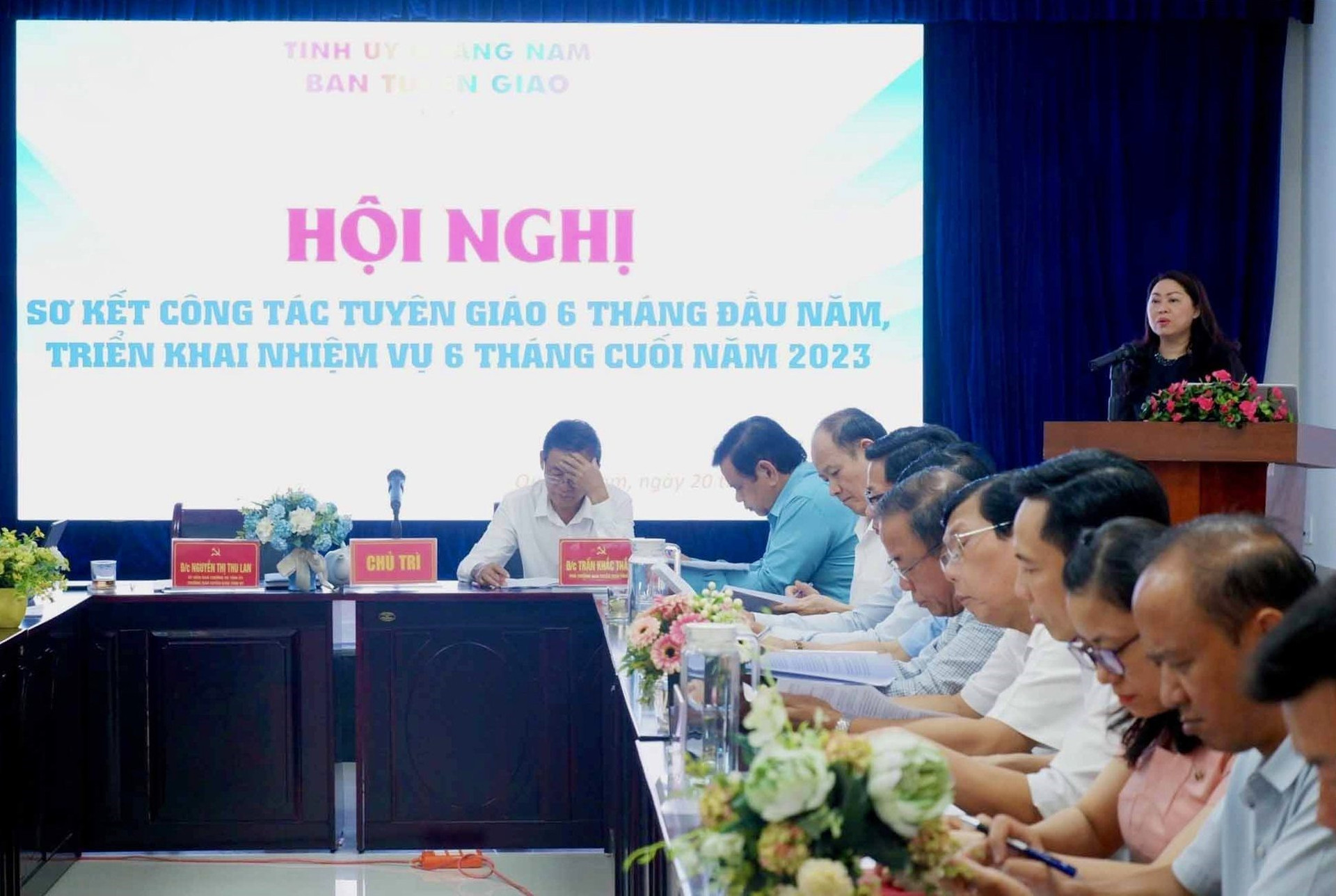Đồng chí Nguyễn Thị Thu Lan - Trưởng Ban Tuyên giáo Tỉnh ủy phát biểu tại Hội nghị. Ảnh: X.H