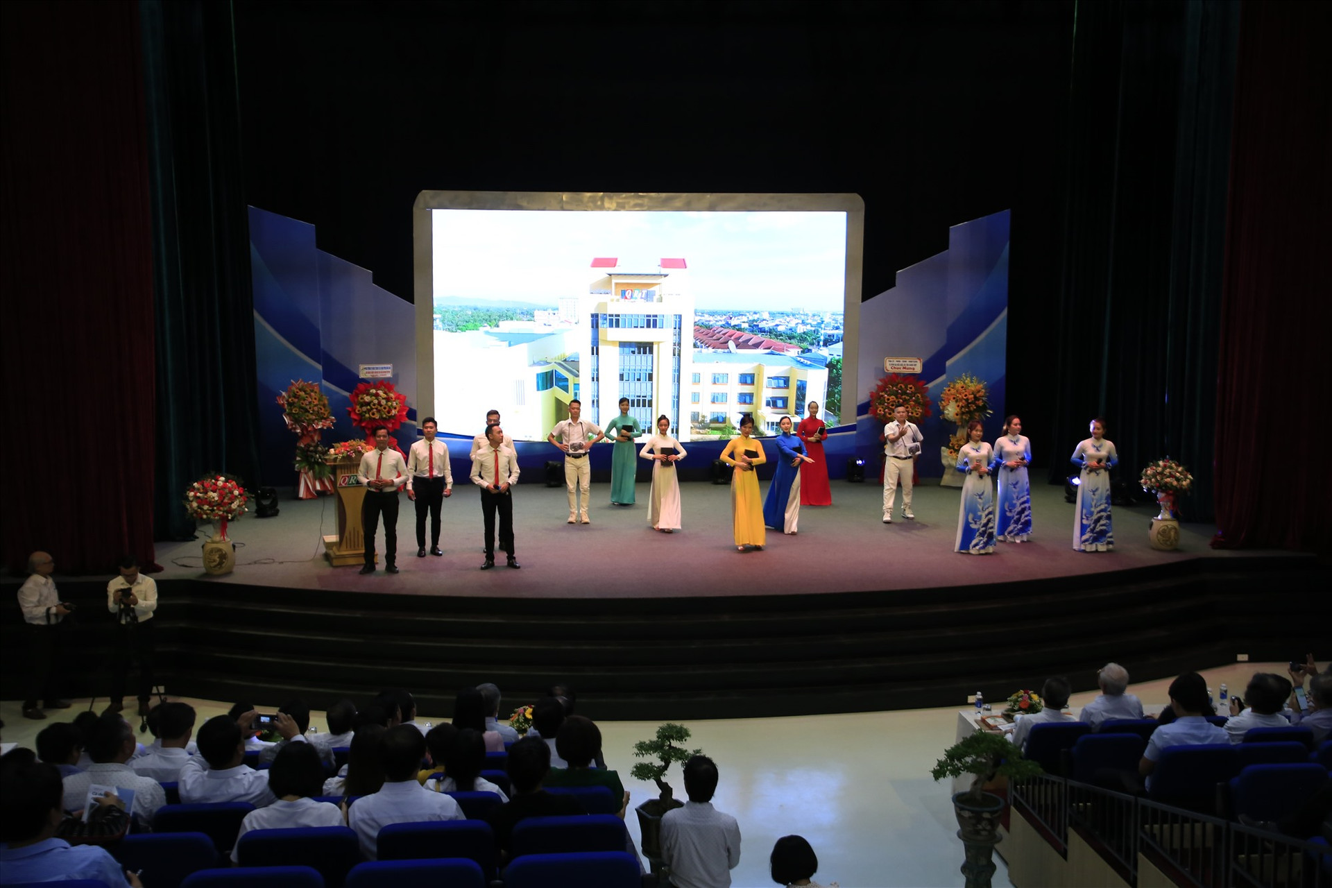 Buổi trao giải được tổ chức tại phim trường Đài Phát thanh - truyền hình Quảng Nam. Ảnh: C.Q