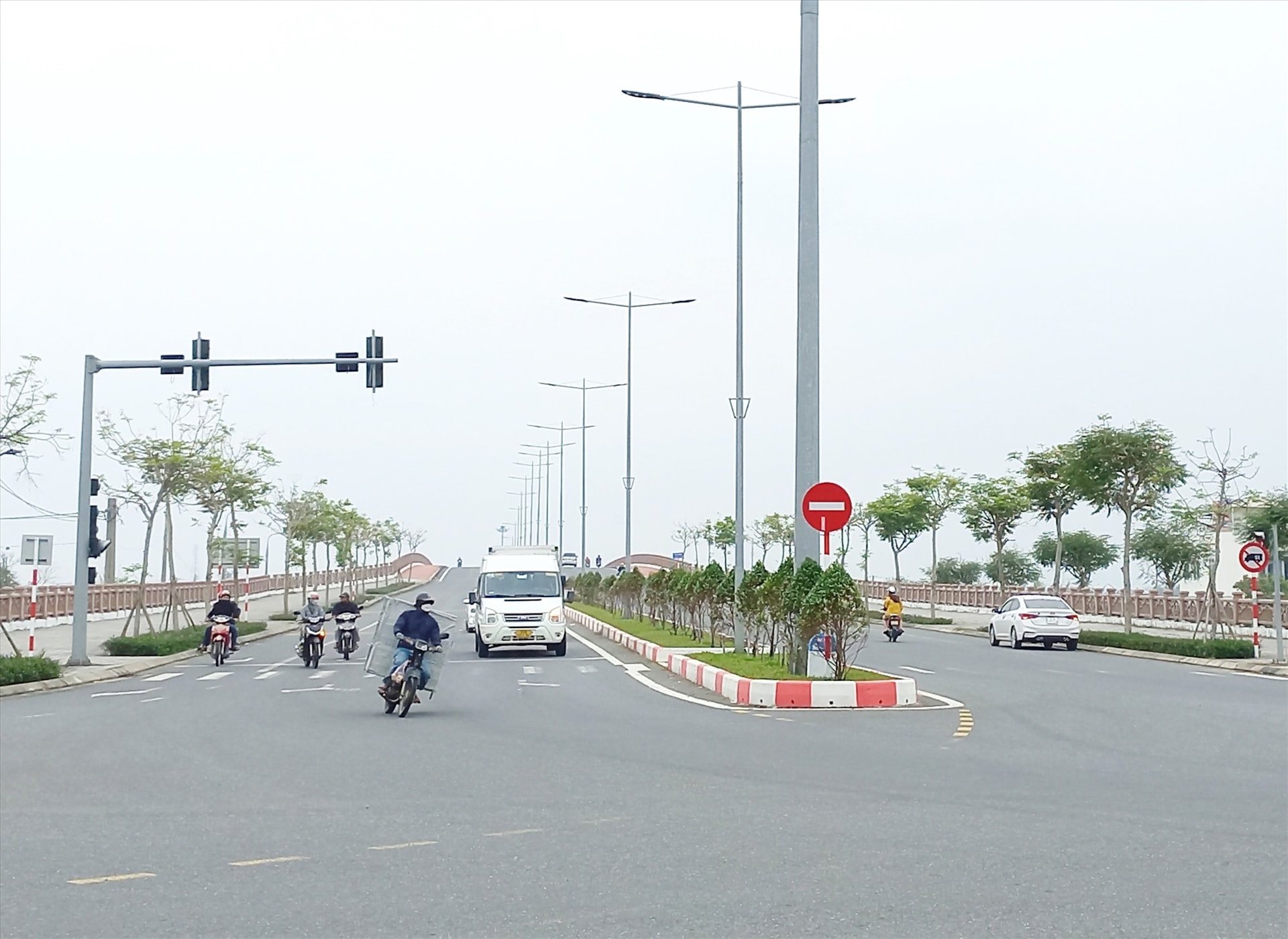 Ngành GTVT sẽ rà soát, có phương án tổ chức lưu thông hợp lý, an toàn tại điểm đầu đường Võ Chí Công, giao nhau với tuyến ĐT603B (địa phận Hội An). Ảnh: C.T