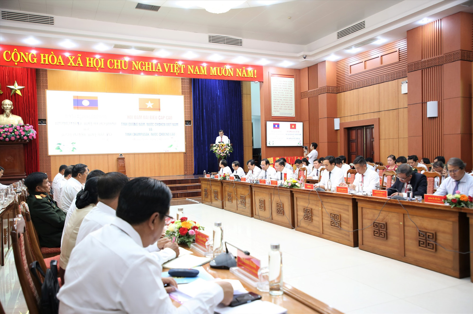 Cuộc hội đàm diễn ra tại TP.Tam Kỳ với sự có mặt của lãnh đạo cấp cao hai tỉnh Quàng Nam - Chămpasak. Ảnh: A.N
