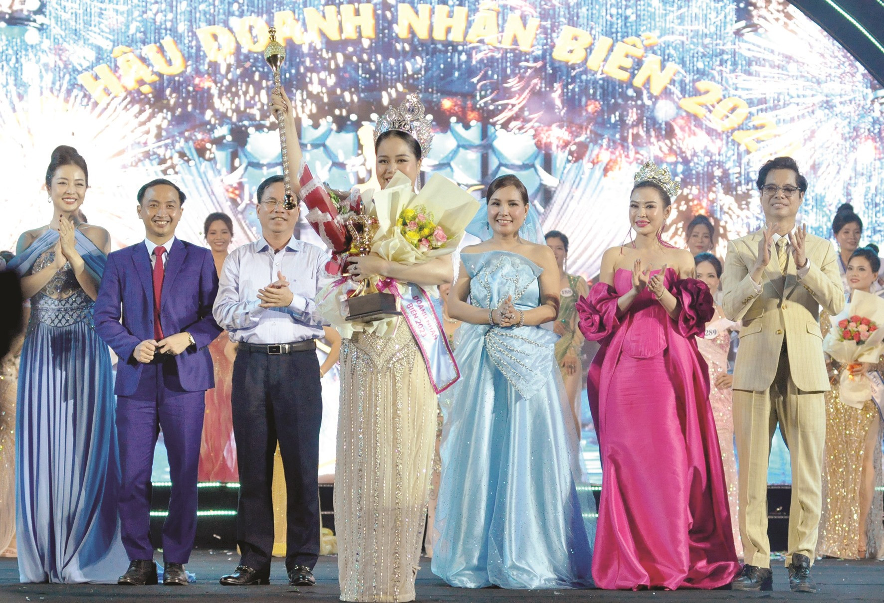 Trương Thị Tú Anh xuất sắc giành vương miện Hoa hậu Doanh nhân biển 2023.