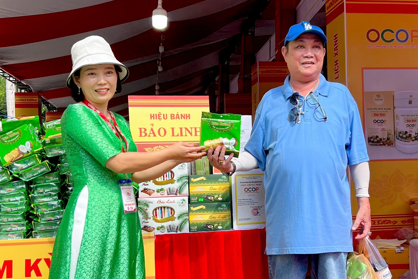 Bánh dừa Bảo Linh bán hết 1.000 sản phẩm trong sự kiện Những ngày văn hóa đồng hương Quảng Nam tại TP.Hồ Chí Minh. Ảnh: P.VINH
