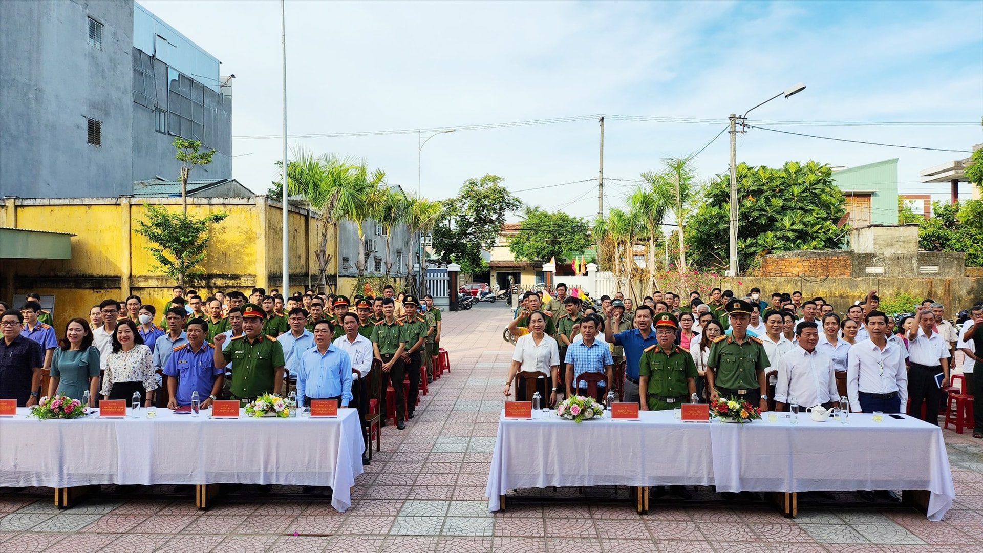 Hô khẩu hiệu hành động phòng chống ma túy tại buổi lễ