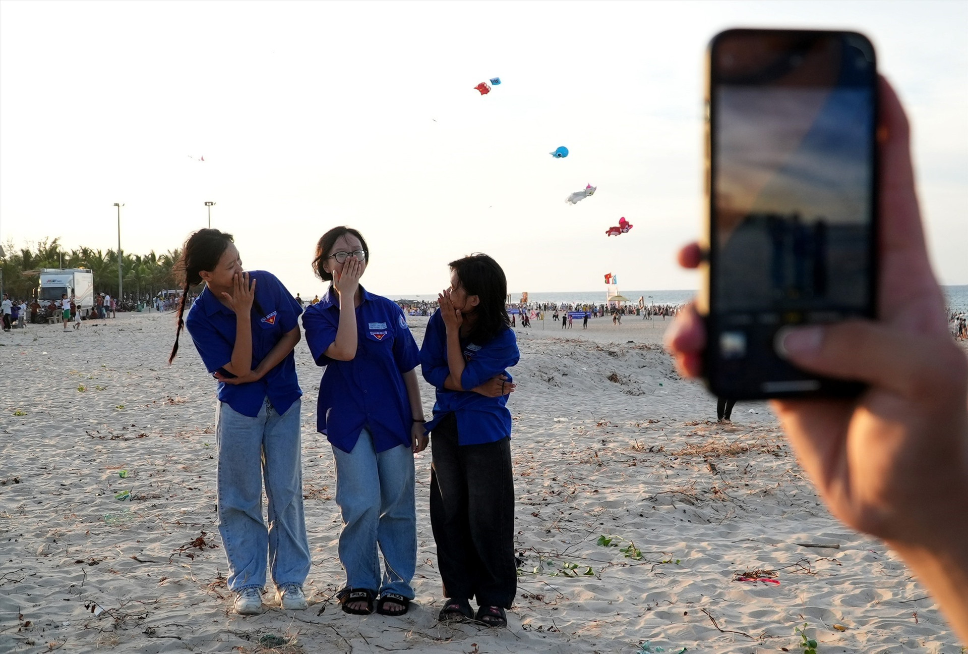 Saving the beautiful memories of summer days at Tam Thanh beach.