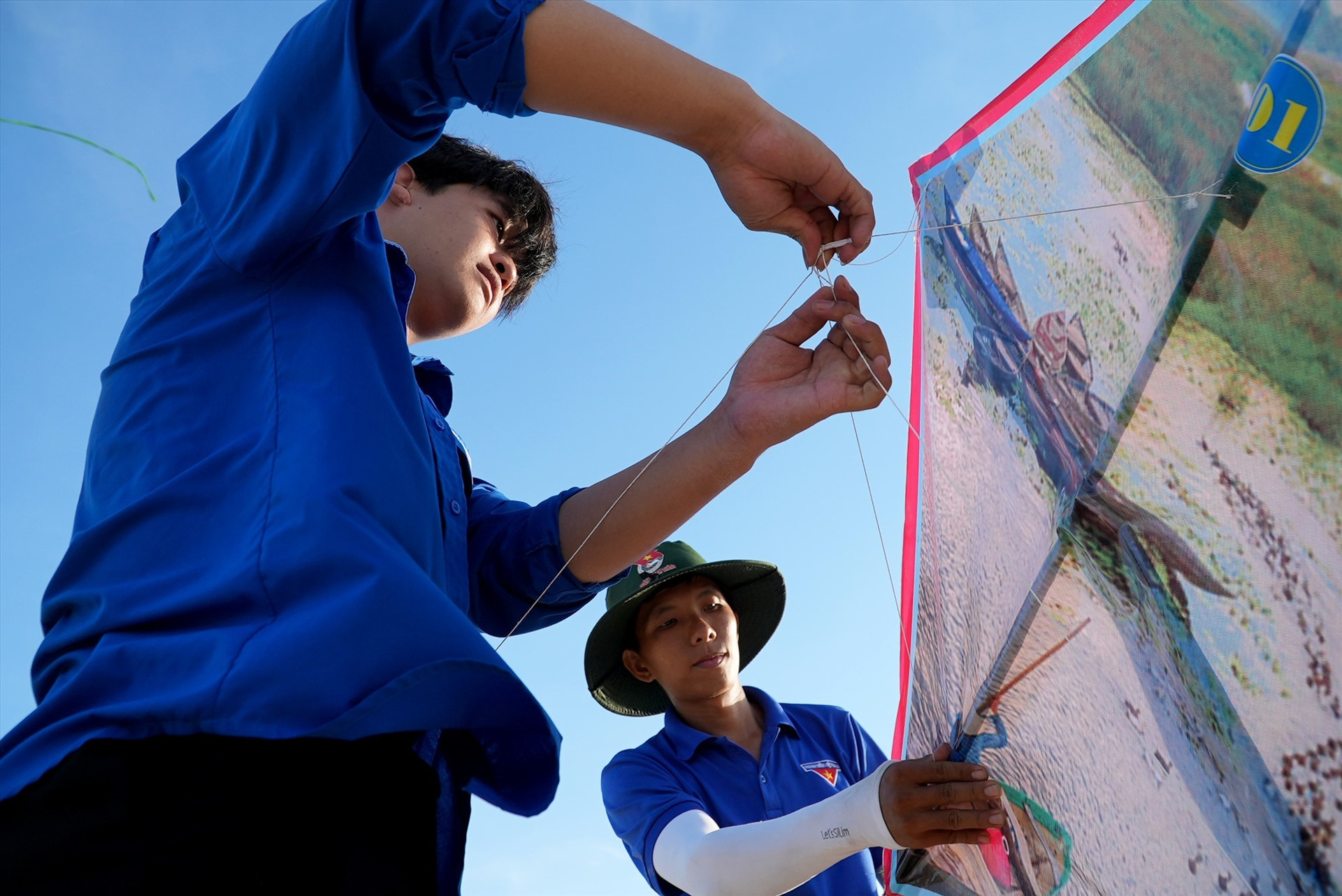 In particular, many kites are made of waste materials to spread the message of environmental protection...