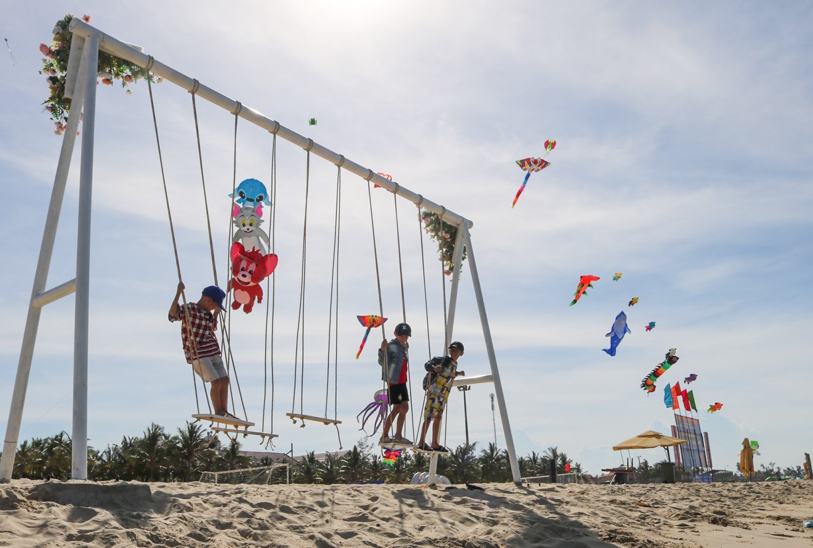 Children are pleasant with kites