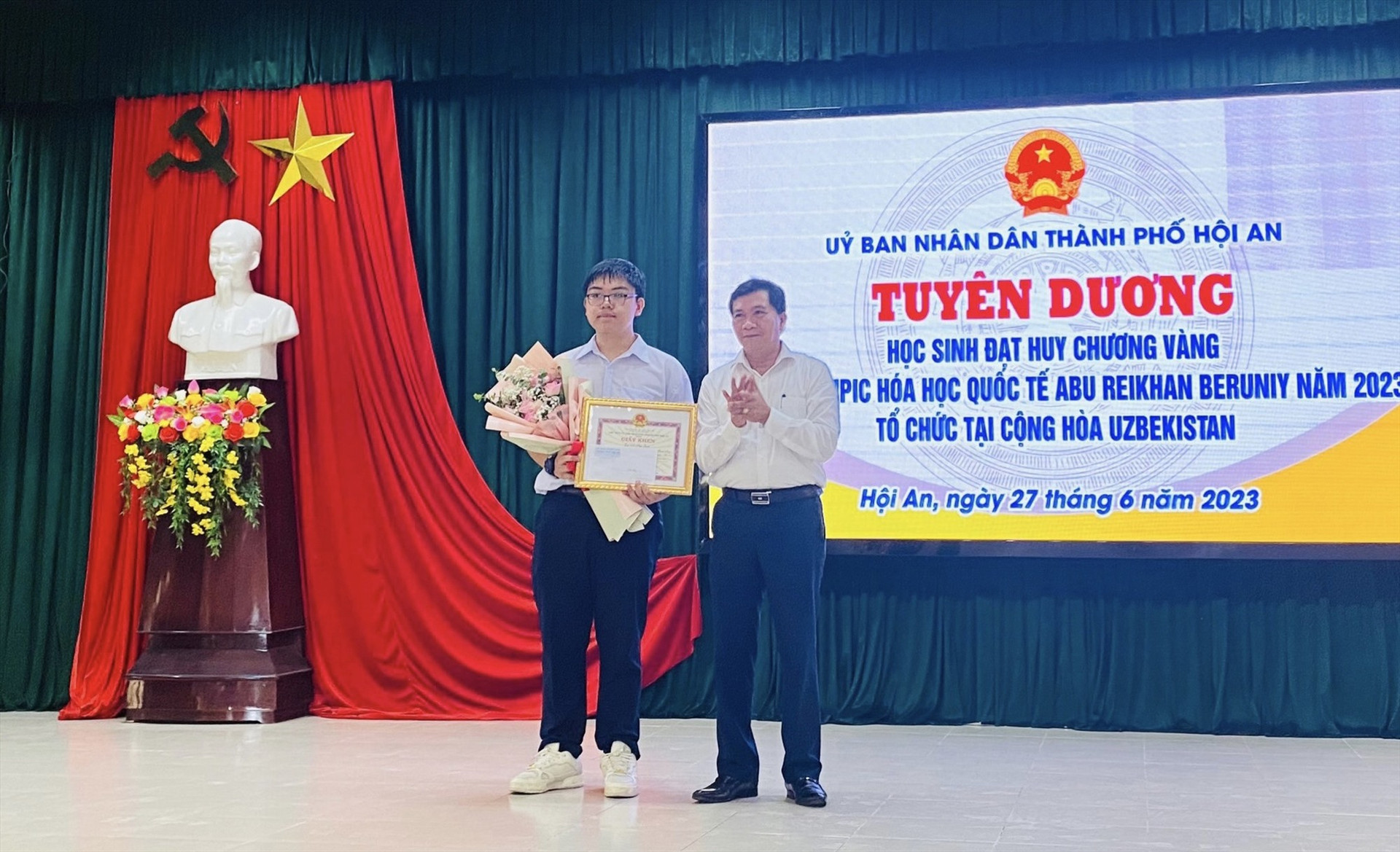 Lãnh đạo TP.Hội An tuyên dương khen thưởng học sinh Đỗ Phú Quốc