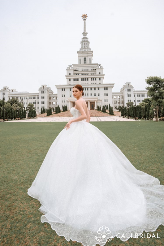 Dù là thiết kế xòe bồng hay đuôi cá, mẫu váy cưới tại Cali Bridal đều mang đến vẻ đẹp tuyệt vời cho nàng dâu trong ngày trọng đại.