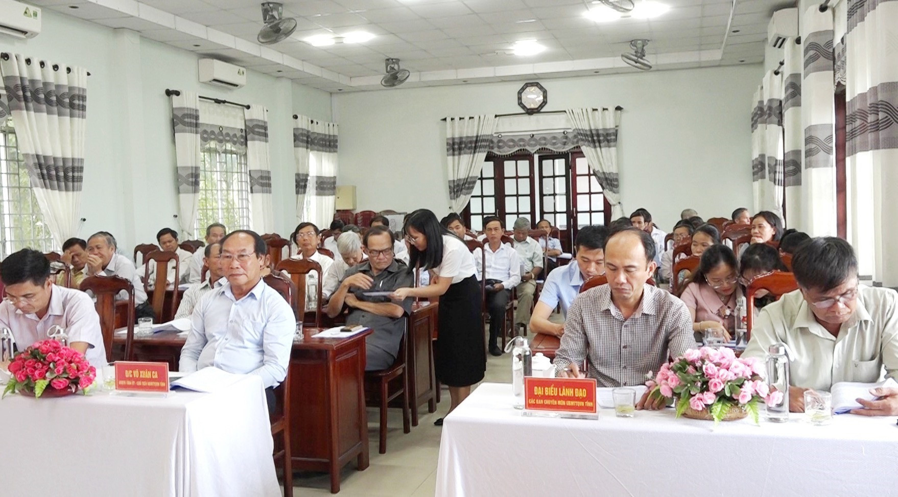 Các đồng chí lãnh đạo Mặt trận tỉnh và lãnh đạo huyện Thăng Bình dự hội nghị. Ảnh: T.N