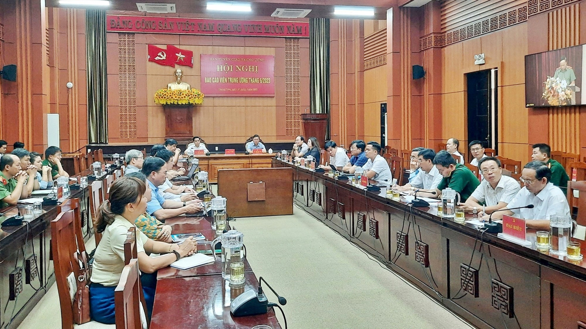 Lãnh đạo, cán bộ chủ chốt tỉnh Quảng Nam dự hội nghị trực tuyến báo cáo viên vào tháng 6/2023 do Ban Tuyên giáo Trung ương tổ chức. Ảnh: N.Đ