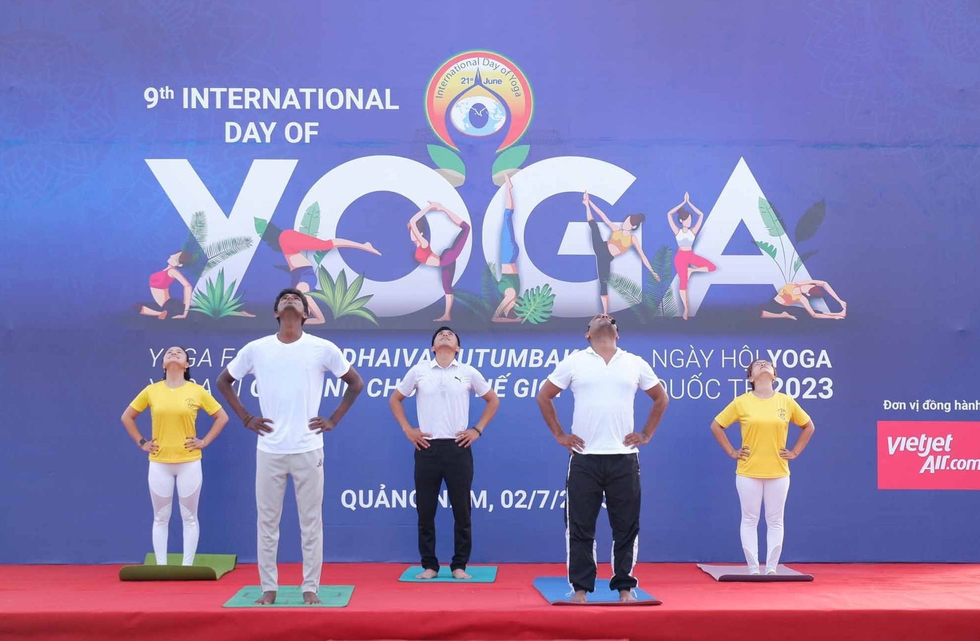 Quang Nam and Indian Yoga instructors at the festival