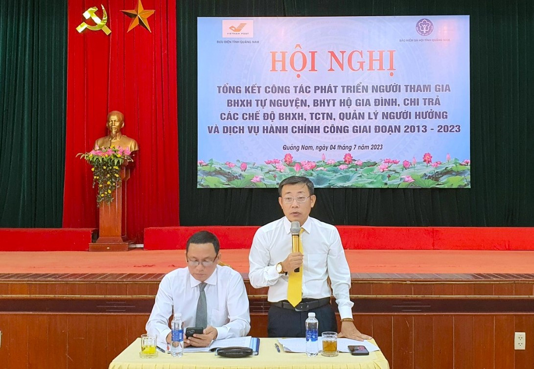 Ông Trần Việt Hùng - Giám đốc Bưu điện tỉnh phát biểu tại hội nghị. Ảnh: PV