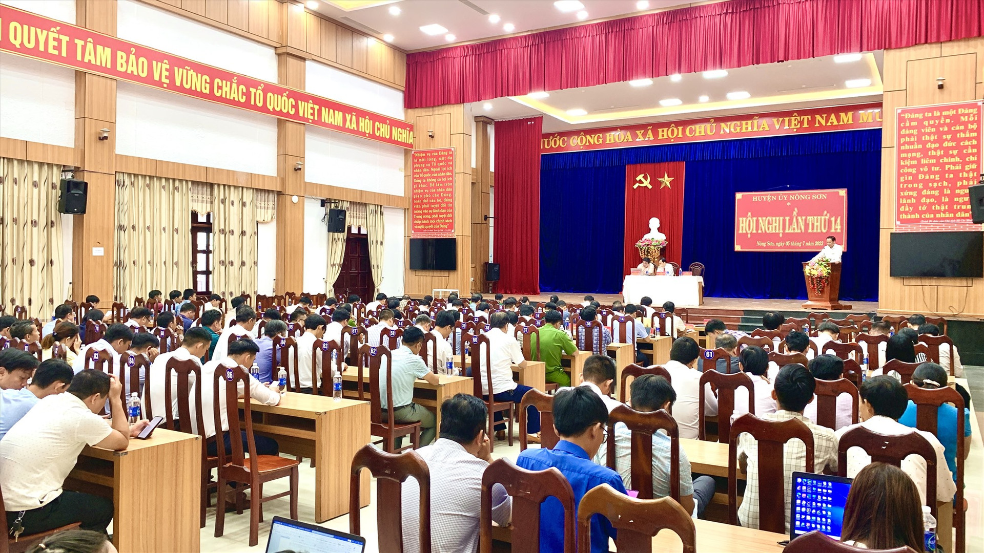 Quang cảnh hội nghị BCH Đảng bộ huyện Nông Sơn lần thứ 14 (khóa XXV). Ảnh MINH THÔNG