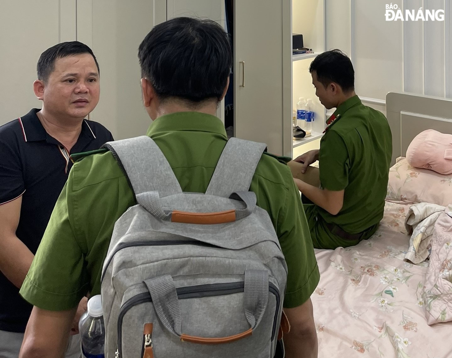 Cơ quan Cảnh sát điều tra, Công an thành phố tiến hành khám xét nơi ở của Quốc. Ảnh: L.H