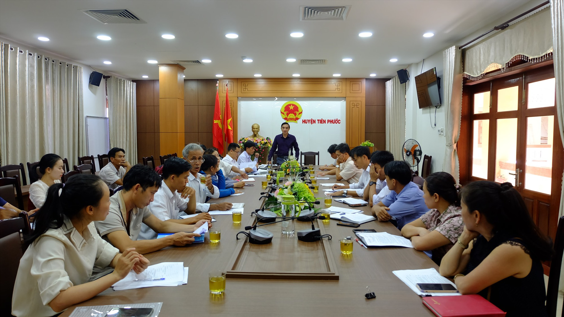 Đoàn công tác liên ngành làm việc với huyện Tiên Phước về hướng dẫn, hỗ trợ chủ thể hoàn thiện hồ sơ tham gia chương trình OCOP năm 2023. Ảnh: M.L