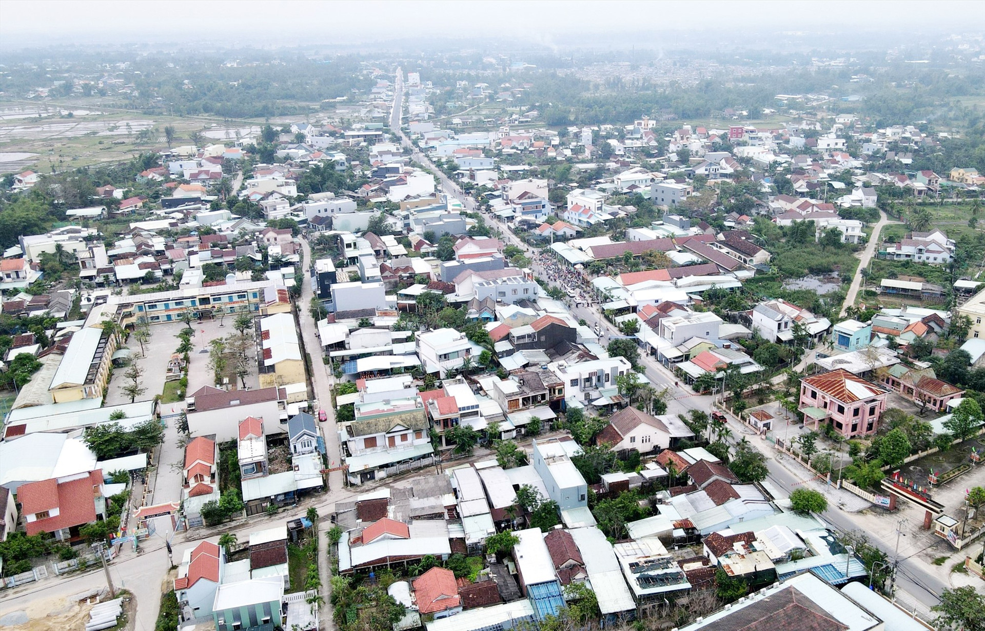 Diện mạo đô thị thị trấn Hà Lam nhìn từ trên cao. Ảnh: ĐÌNH HIỆP