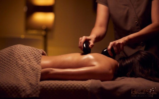 Massage kiểu Miêu Dao với sự kết hợp hoàn hảo giữa massage toàn thân và kỹ thuật bấm huyệt.