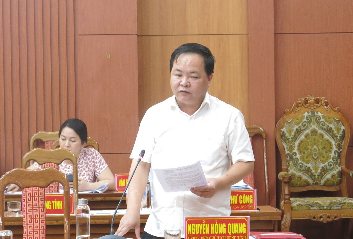 Phó chủ tịch UBND tỉnh Nguyễn Hồng Quang nêu ý kiến về việc đẩy nhanh tiến độ giải ngân vốn đầu tư công, thu chi ngân sách