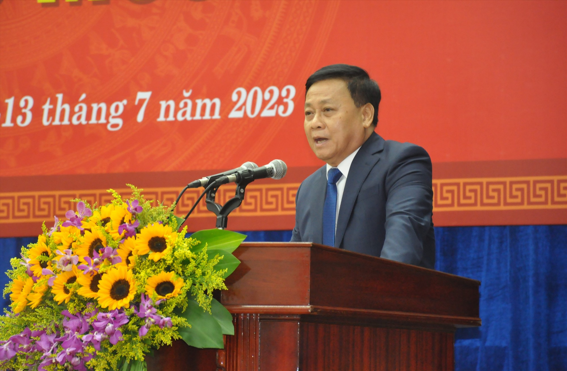 Theo dự phân công của UBND tỉnh, Giám đốc Sở KH-ĐT Nguyễn Quang Thử báo cáo nội dung điều chỉnh, bổ sung kế hoạch đầu tư công trung hạn giai đoạn 2021-2025 và dự kiến Kế hoạch đầu tư công năm 2024. Ảnh: P.Đ