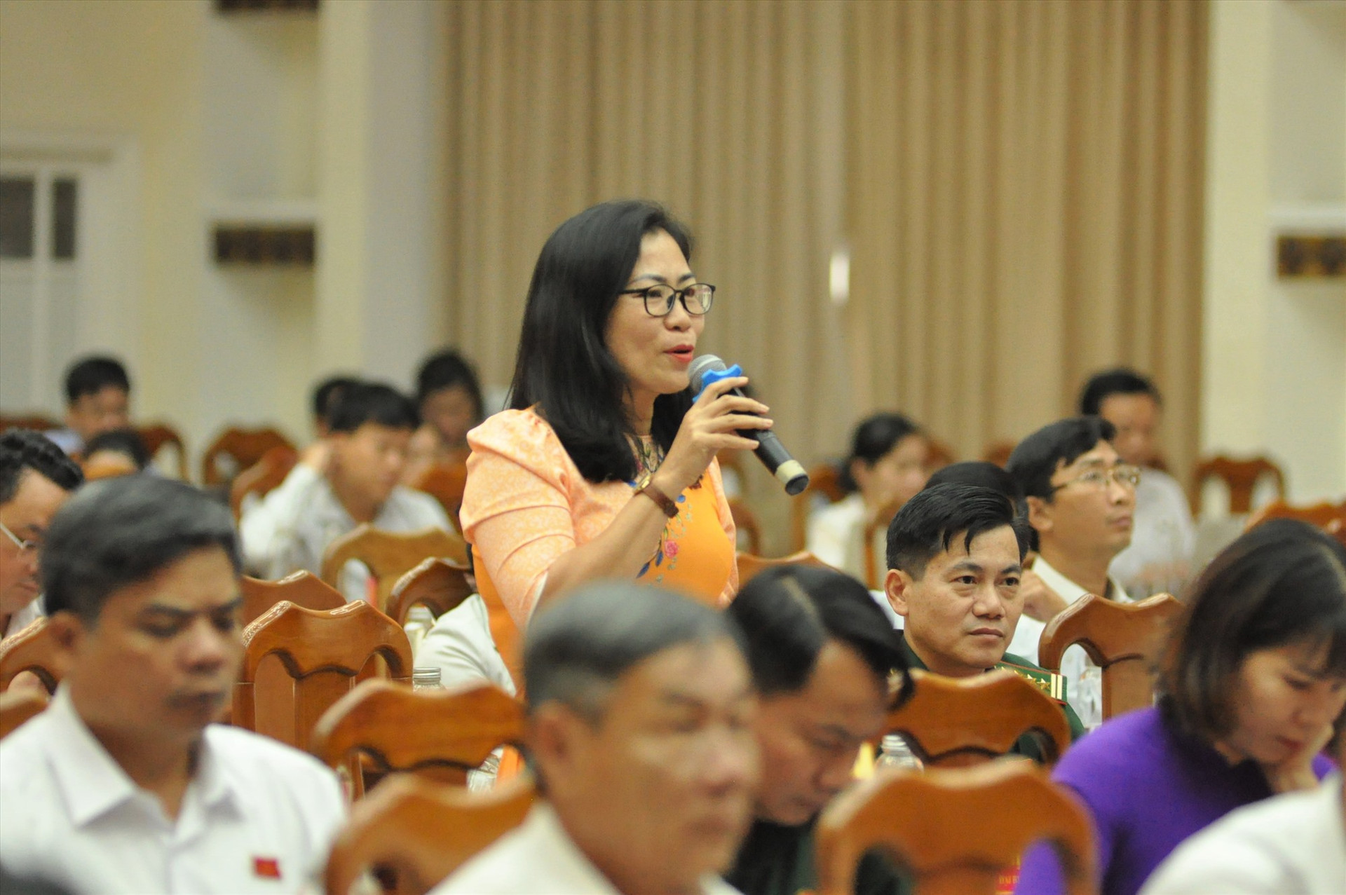 Đại biểu Phan Thị Thanh Thảo tham gia góp ý tại hội trường. Ảnh: P.Đ