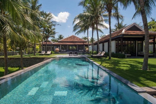 Four Seasons Resort The Nam Hai Hoi An. It boasts luxurious villas, a world-class spa, three tiers of cascading swimming pools and a variety of dining options. Guests can enjoy complimentary yoga and tai chi classes, take part in a range of water sports and cultural activities. The resort is located off the main road between Da Nang and Hoi An.