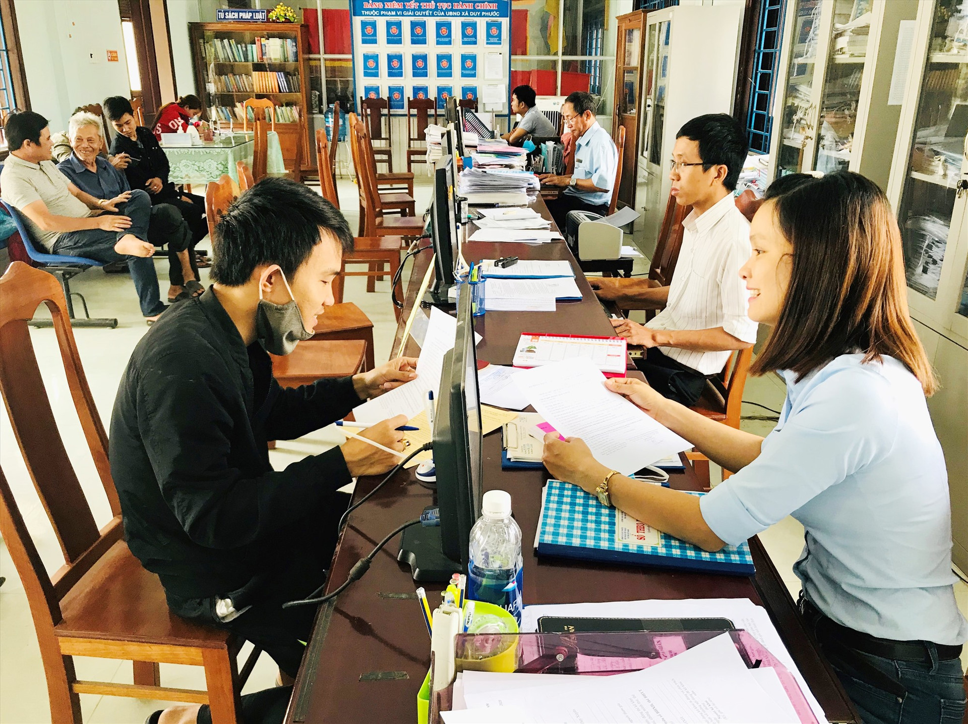 Những năm qua, huyện Duy Xuyên luôn quan tâm giáo dục chính trị, tư tưởng và nâng cao trình độ chuyên môn nghiệp vụ cho đội ngũ cán bộ, đảng viên. Ảnh: N.S