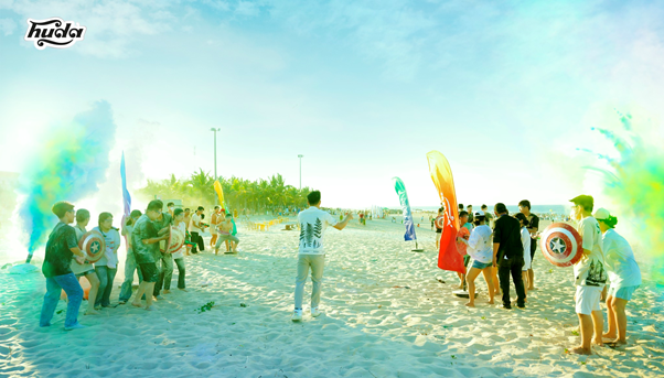 Sân chơi với loạt hoạt động thú vị diễn ra ngay tại bãi biển, thu hút sự quan tâm của đông đảo người dân và du khách.