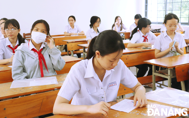 Học sinh tại kỳ thi tuyển sinh lớp 10 năm học 2023-2024. Ảnh: NGỌC HÀ