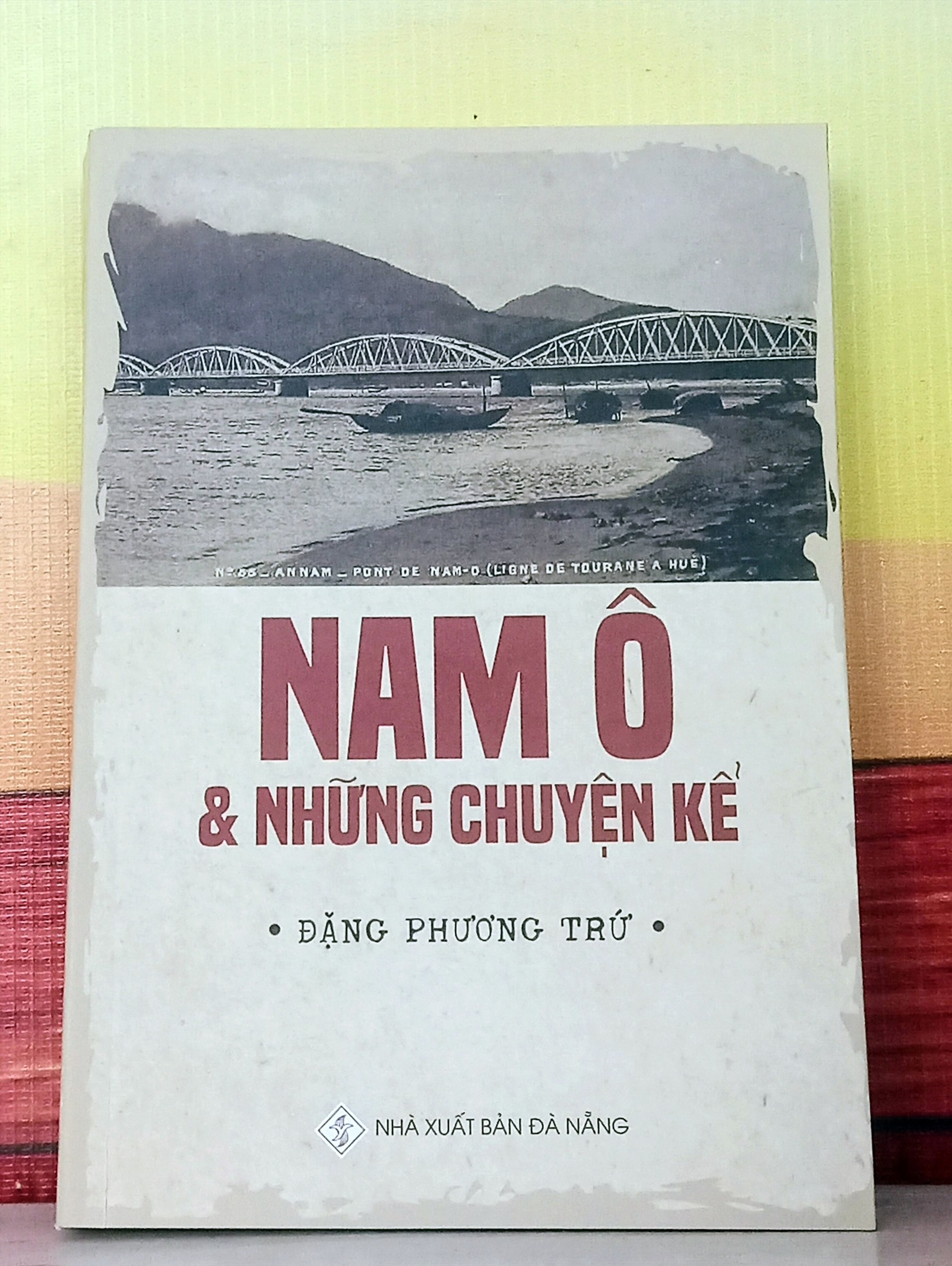 Bìa tập sách “Nam Ô và những chuyện kể”.