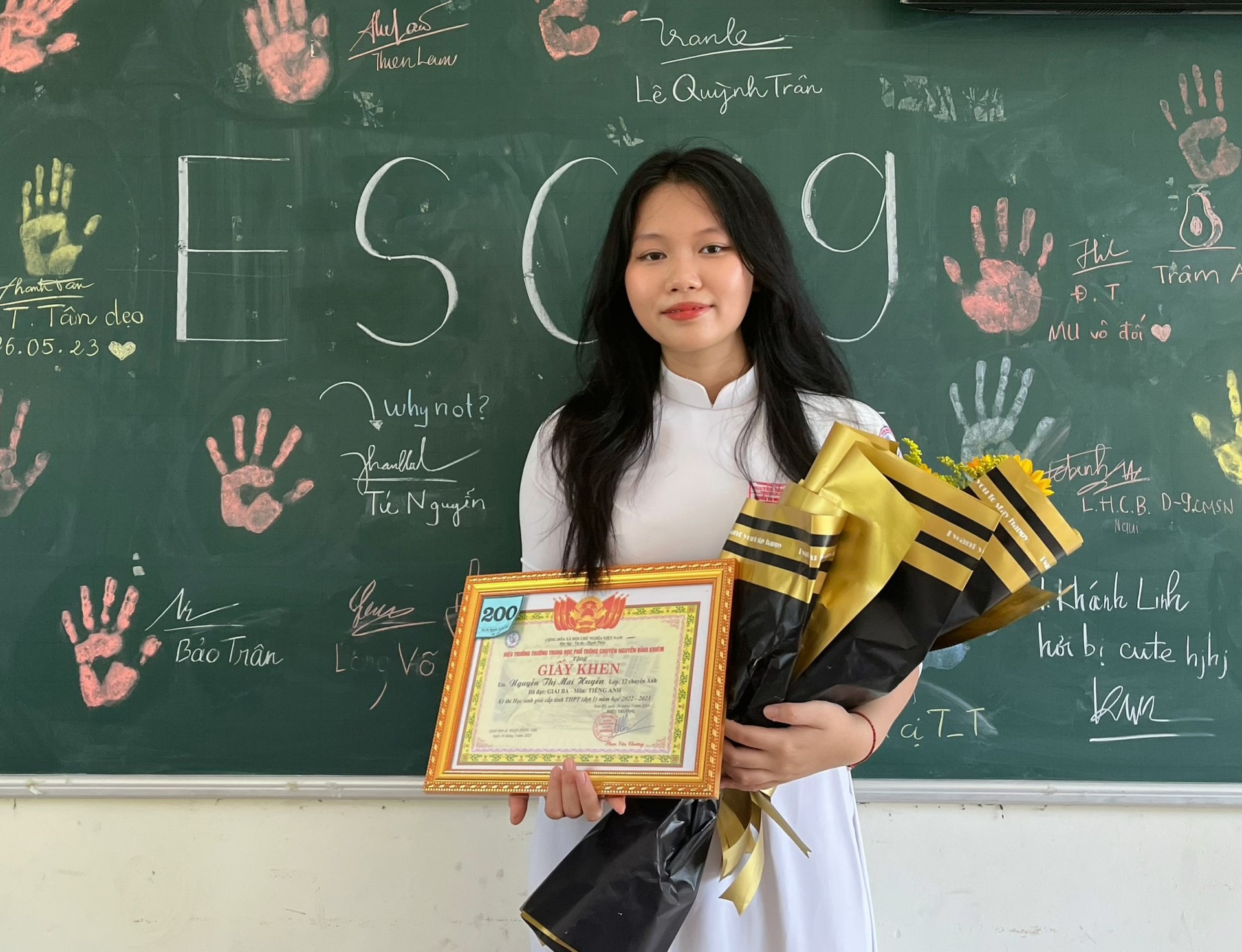 Nữ thủ khoa tốt nghiệp THPT Quảng Nam Nguyễn Thị Mai Huyền. Ảnh: NVCC