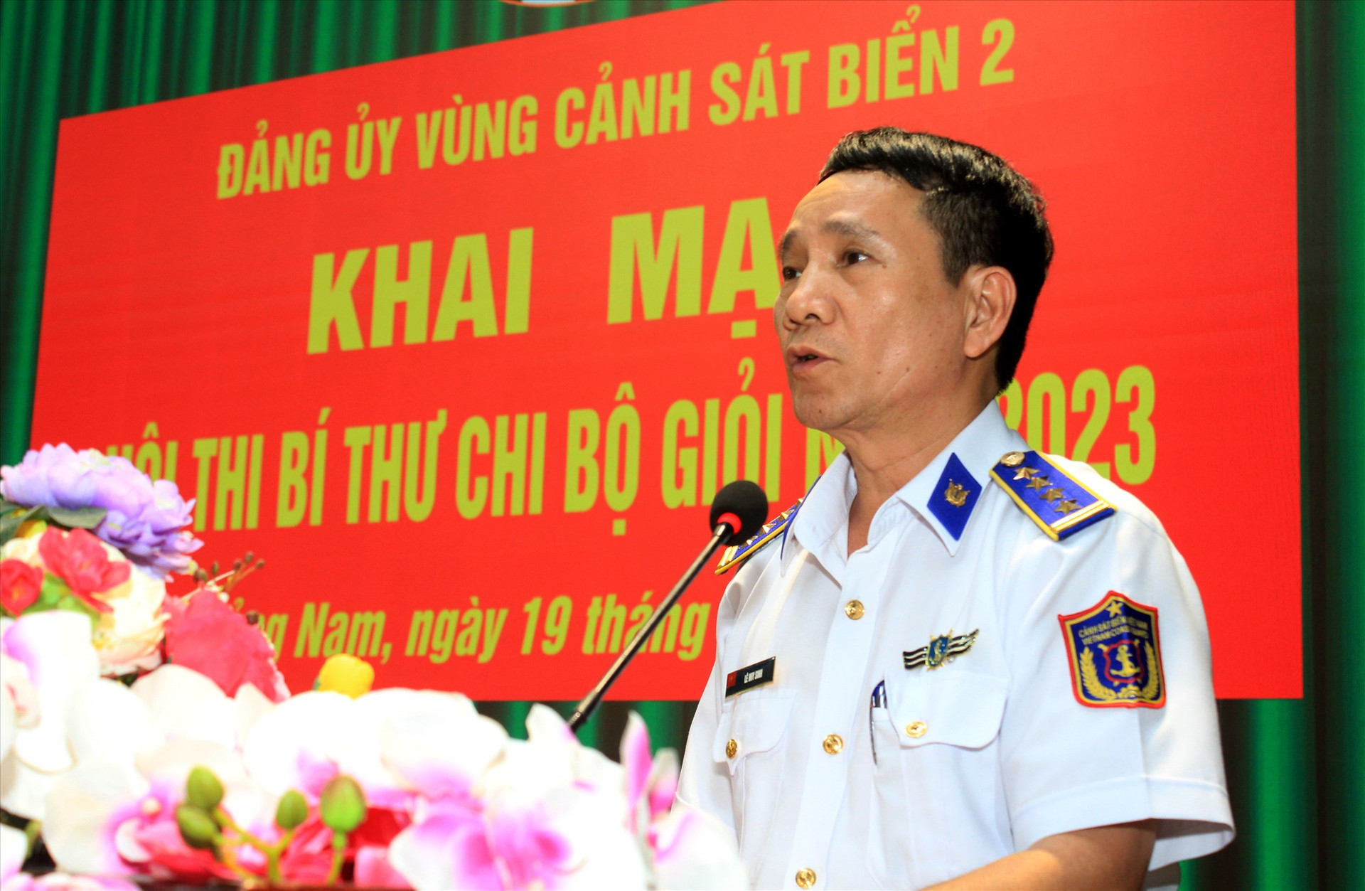 Đại tá Lê Huy Sinh - Chính ủy Bộ Tư lệnh Vùng Cảnh sát biển 2 phát biểu khai mạc hội thi. Ảnh: T.C