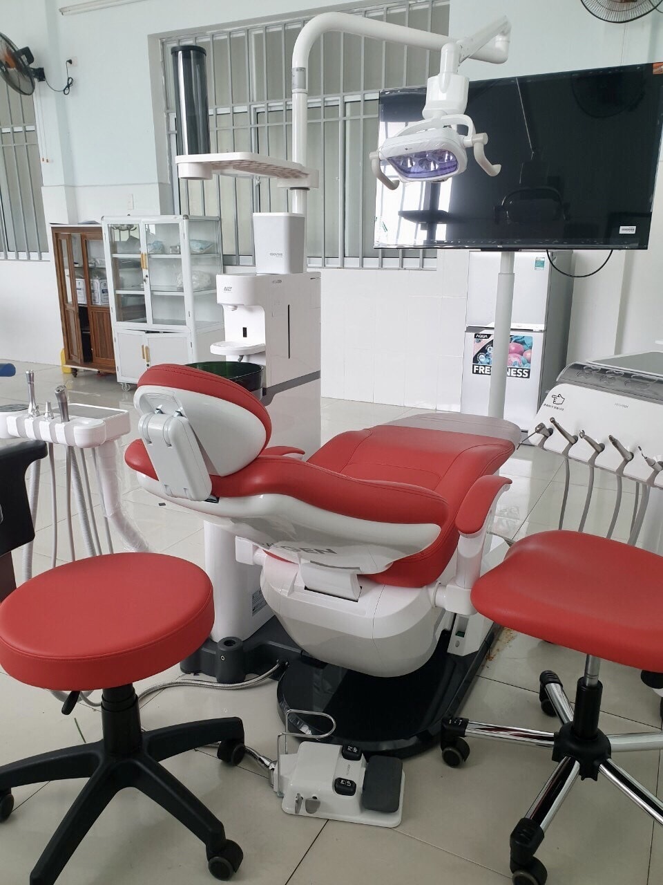 The dental chair from Rotary International to Quang Nam General Hospital.