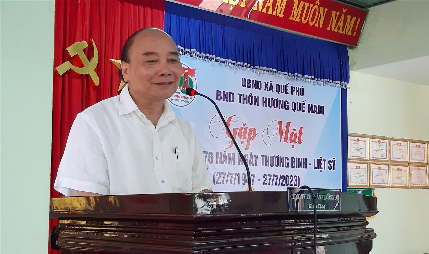 Nguyên Chủ tịch nước Nguyễn Xuân Phúc phát biểu tại buổi gặp mặt. Ảnh: N.S