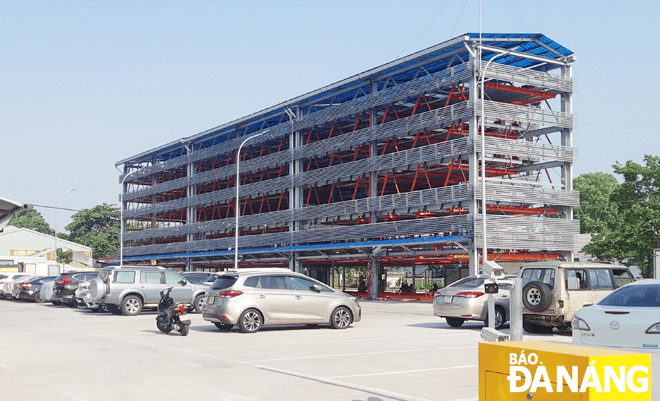 Bãi đỗ xe thông minh 166 Hải Phòng của thành phố vừa được đầu tư xây dựng, một trong những dự án nằm trong kế hoạch chuyển đổi số trong quản lý hoạt động vận tải. Ảnh: THÀNH LÂN
